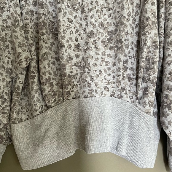 Athleta Balance Printed Sweatshirt Size 2X Spotted Gray Leopard Print Hoodie - Picture 16 of 16